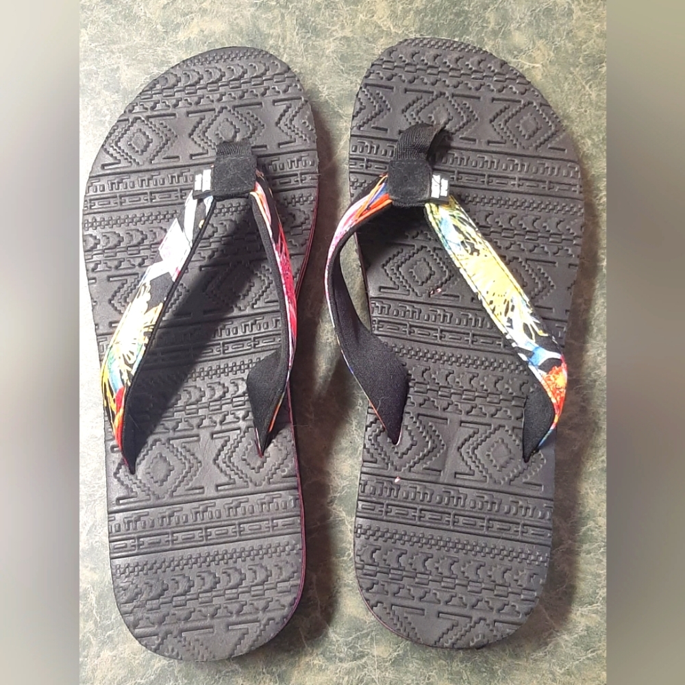 MukLuk Sport flip flops/sandals size 9.5